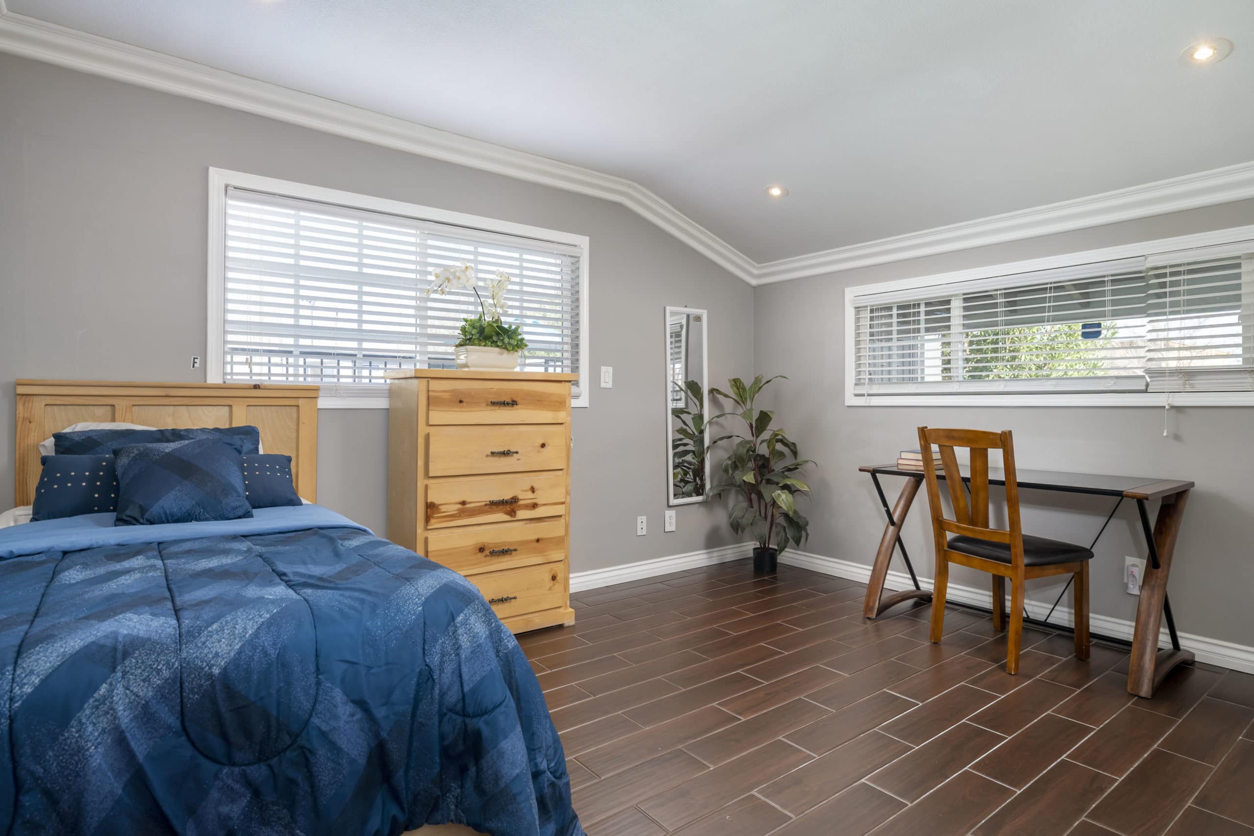Personal room with drawers